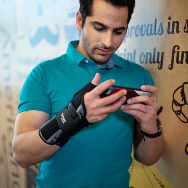 Tynor Wrist Splint With Thumb, Black (1 Unit) - Image 5